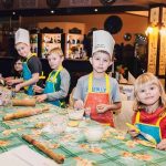 Dzieci-na-warsztatach-kulinarnych-w-Hotelu-Bialowieski-w-Bialowiezy