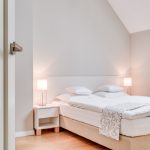 sypialnia w apartamencie 2-pokojowym